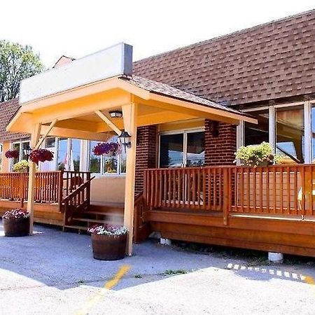 Cloyne Lakeside Inn מראה חיצוני תמונה