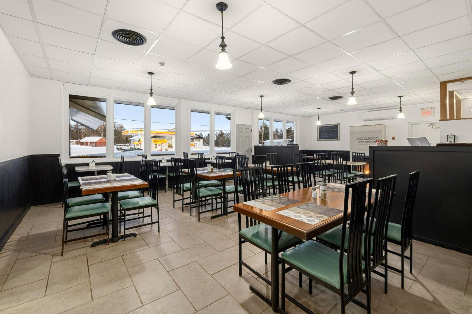 Cloyne Lakeside Inn מראה חיצוני תמונה